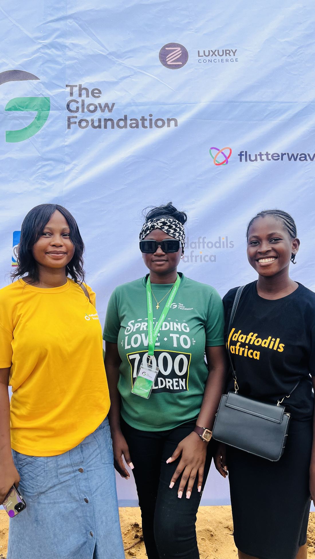 DaffodilsXGLOW Foundation 1