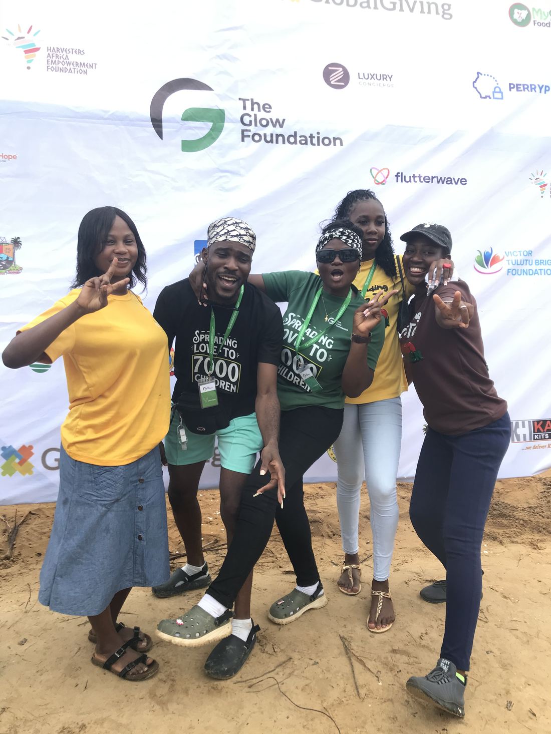 DaffodilsXGLOW Foundation 11