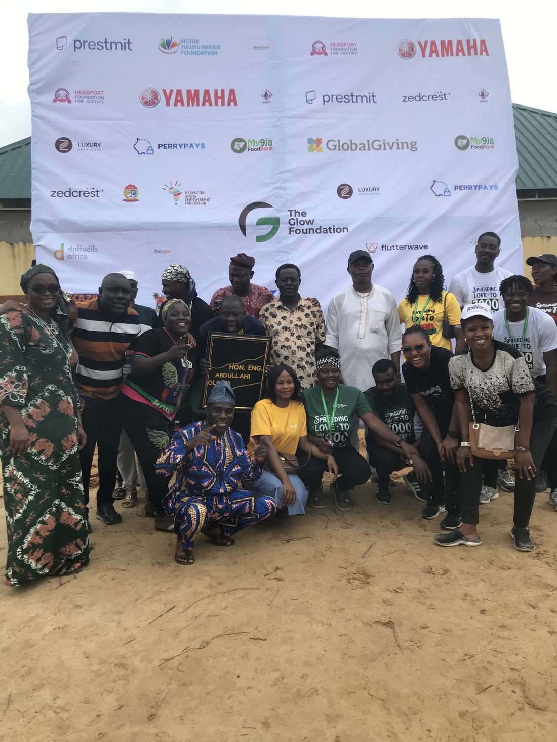 DaffodilsXGLOW Foundation 12